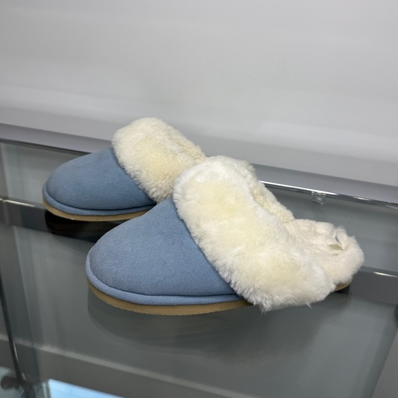 Sherpa Blue White Cozy Slippers - Picture 1 of 7